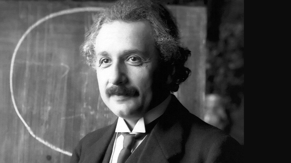 Альберт Эйнштейн, физик-теоретик, один из основателей современной теоретической физики. Wikipedia / Общественное достояние