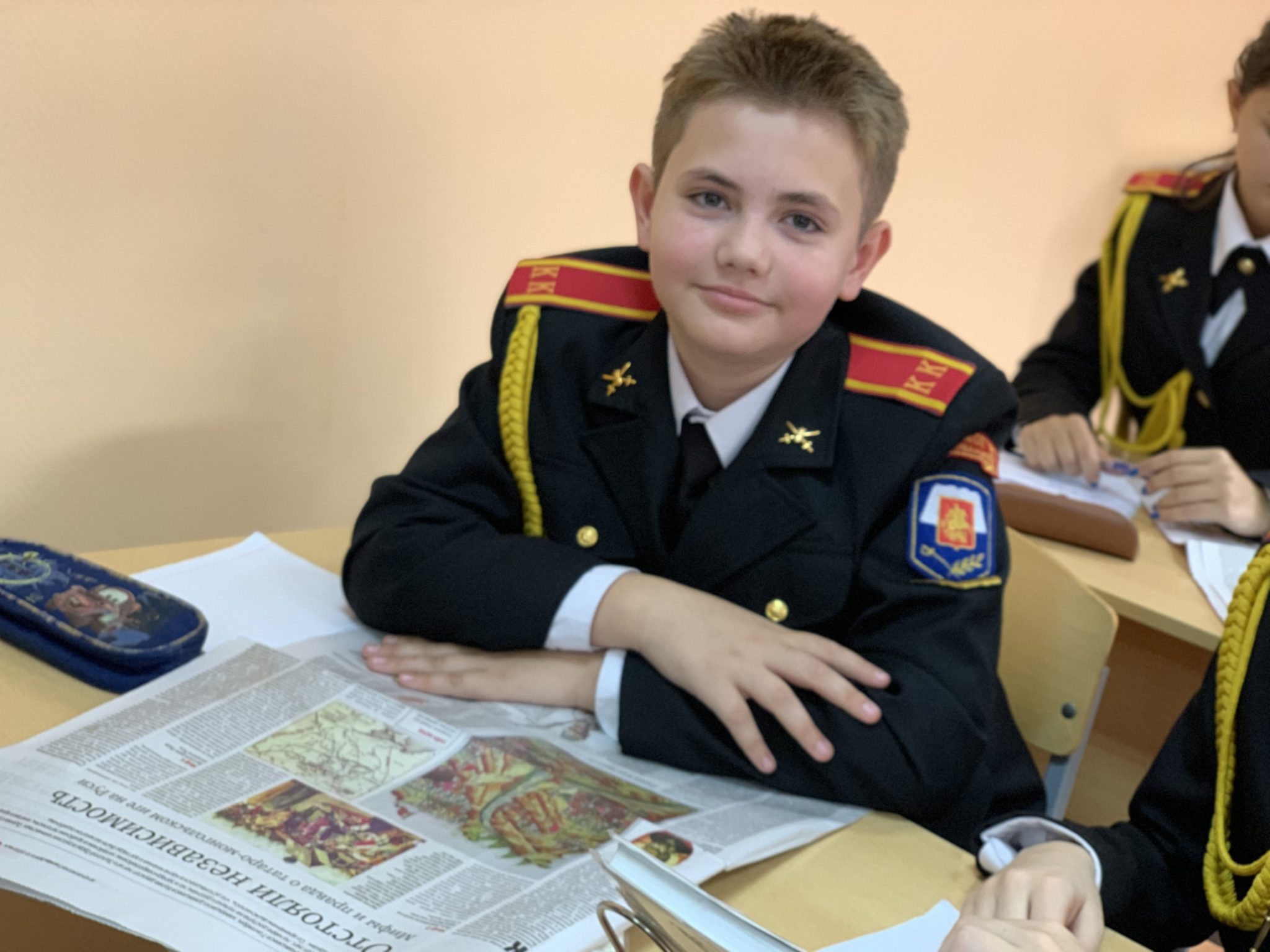Кадет читать. Школа 1512 кадетский класс. Кадеты на занятиях. 7 К кадетский класс школа 1795. Читающий кадет.