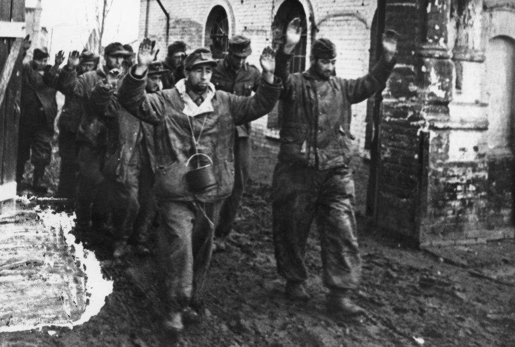 Сдавшиеся в плен в Никополе немецкие солдаты, Леонид Бернштейн/ТАСС