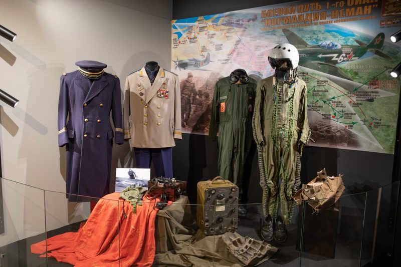Более 70 раритетов из своей коллекции представила московская школа в Музее Победы