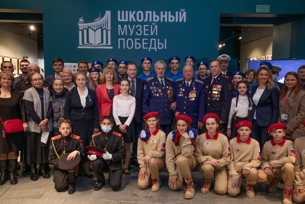 Более 70 раритетов из своей коллекции представила московская школа в Музее Победы
