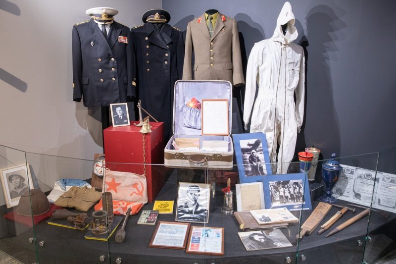 Три московских школьных музея представили свои реликвии в Музее Победы