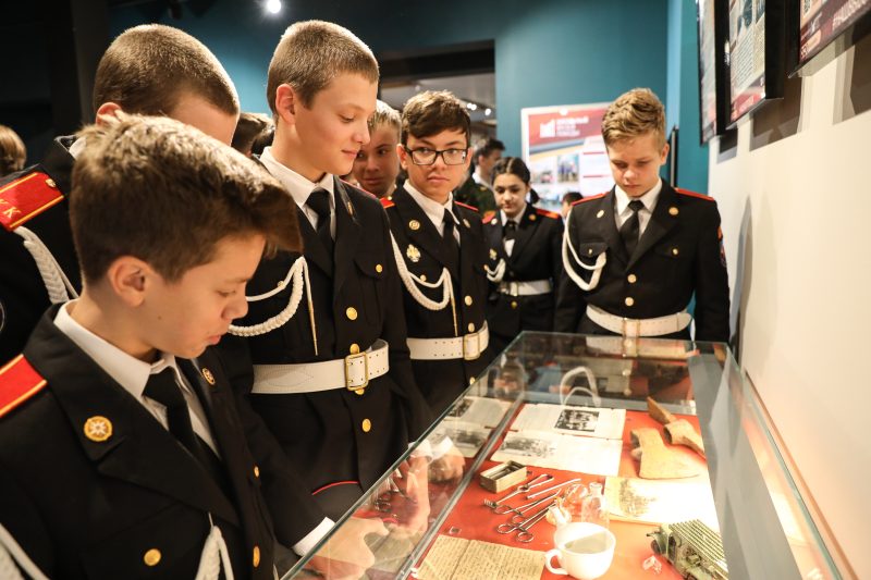 Реликвии о героях тыла представила московская школа в Музее Победы