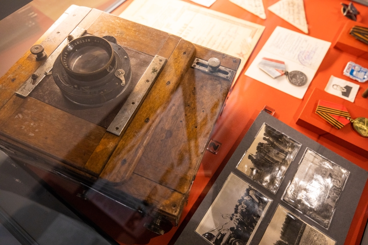 Выставка «Минувших лет живая память» открылась в Музее Победы
