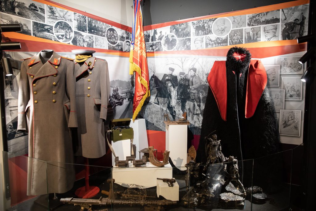 Около 100 раритетов о героях войны представили на новой выставке в Музее Победы