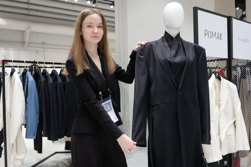 Елизавета Суслова, ассистент бренда «Пиджмак» на форуме BRICS+Fashion Summit