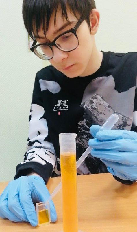 Московский школьник придумал способ очистки водоемов с помощью обычного поролона и нанотехнологий