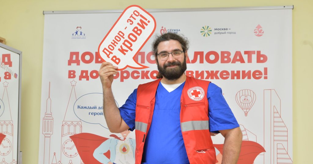 Председатель московского отделения Красного Креста Забил Алекперов. Фото: Александр Кочубей