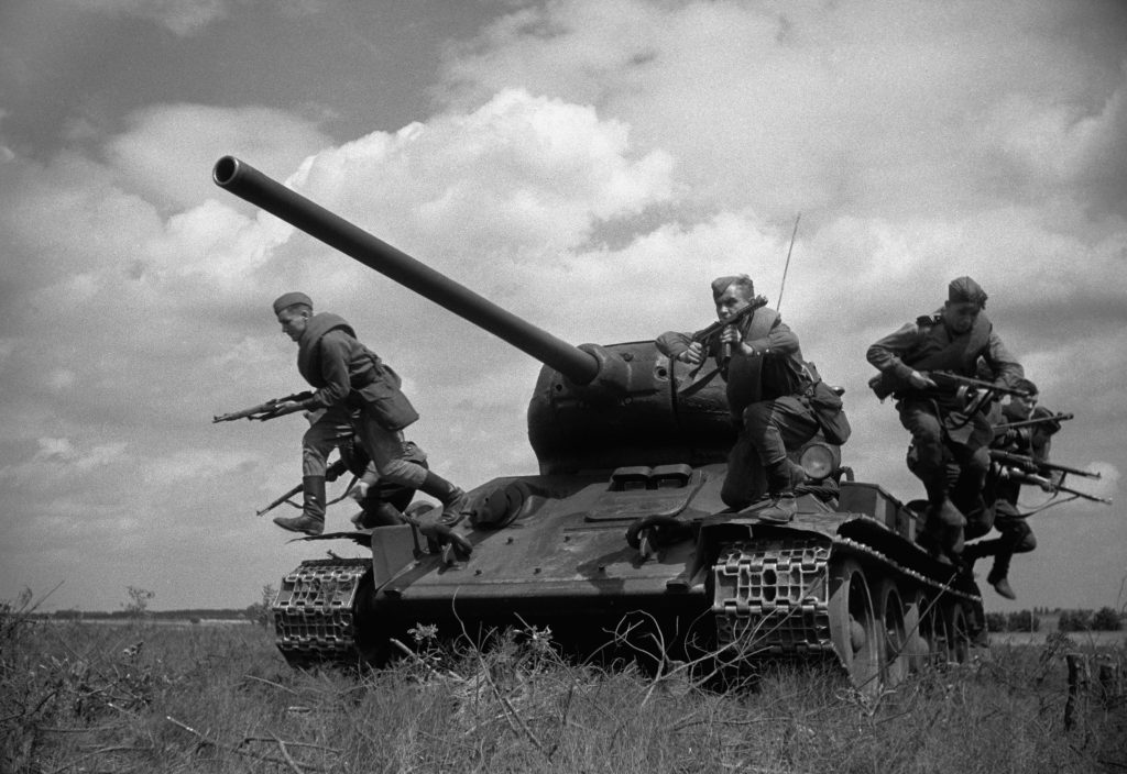 1943 год, Калининский фронт. Десант автоматчиков прибыл на передний край. Фото: Владимир Гребнев/РИА Новости