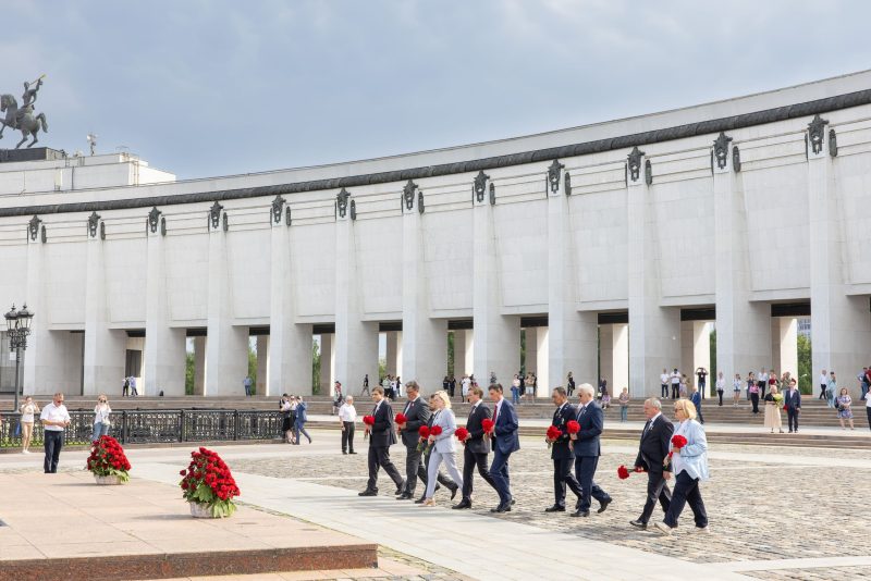В День России государственный флаг торжественно подняли у Музея Победы на Поклонной горе
